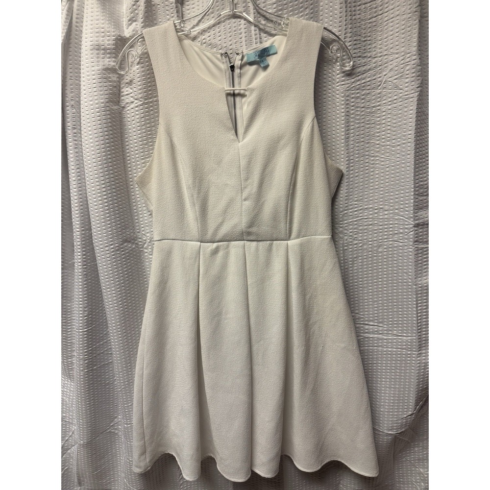 She + Sky Women's White Textured Size Large A Line Mini Dress Pleated Sleeveless